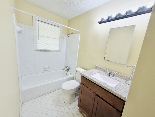 Building Photo - 400 S Highland Forest Dr