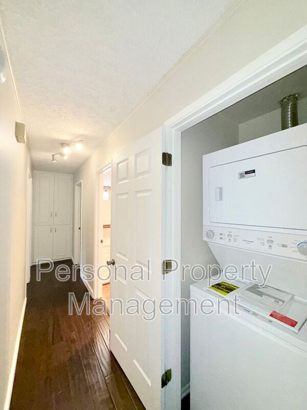 Building Photo - 3217 NE 129th Ave
