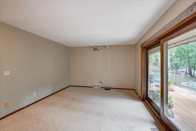 Building Photo - Parkwood Hills – Spacious 4 Bedroom, 3 Bat...