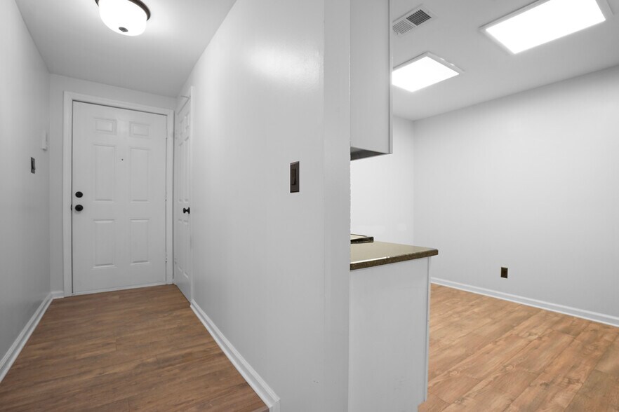 Building Photo - 7503 Ashby Ln