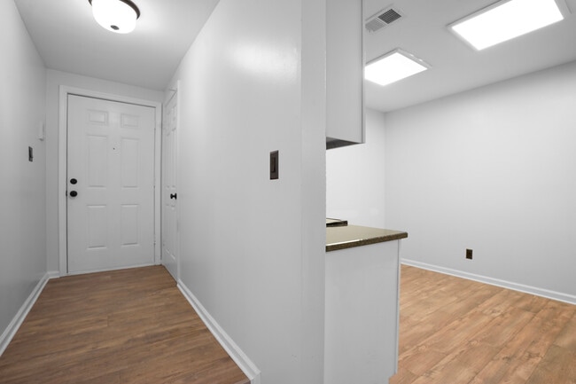 Building Photo - 7503 Ashby Ln