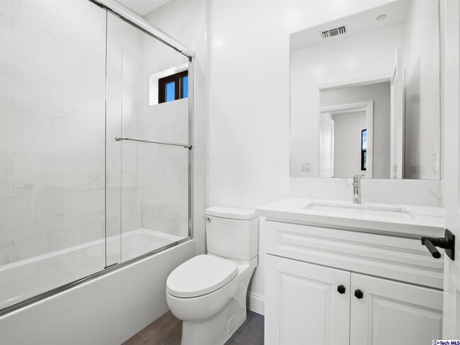 Building Photo - 214 N Orchard Dr