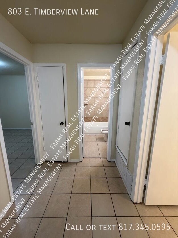 Building Photo - 803 E Timberview Ln