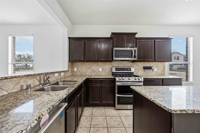 Building Photo - 5803 Camelia Evergreen Ln