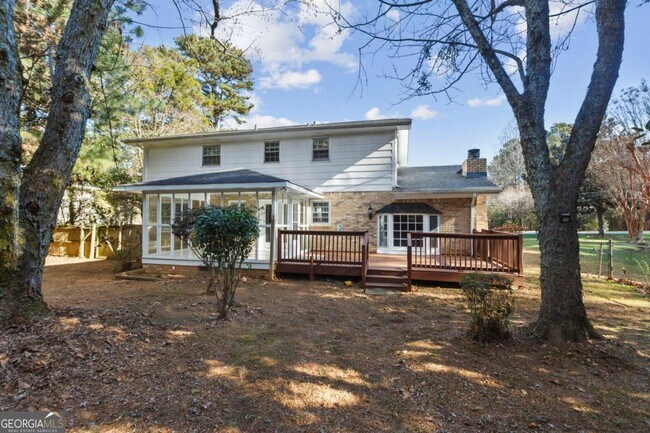 Building Photo - 4874 Happy Hollow Rd