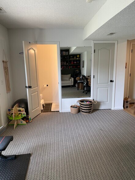 Basement - 1/2 Bath Entry - 8625 NE 112th St