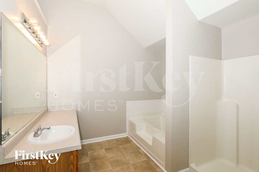 Building Photo - 1119 Oak Hollow Ct