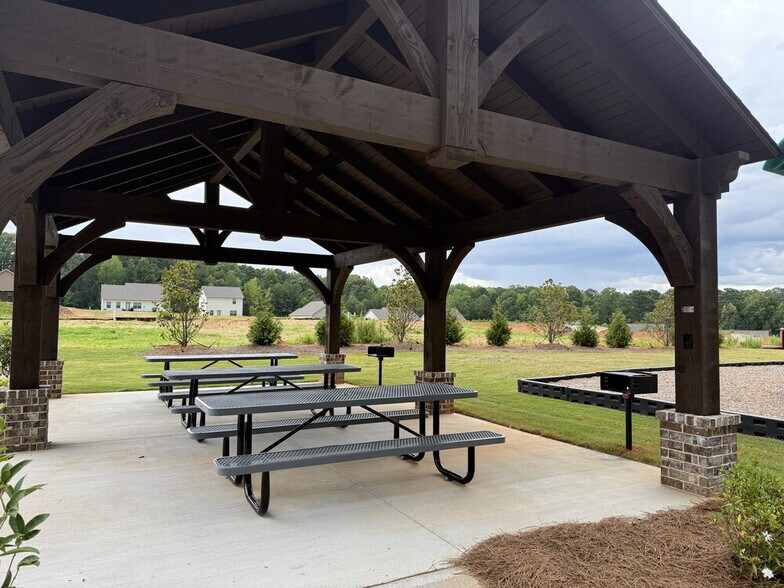 Building Photo - 10 Cantrell Dr