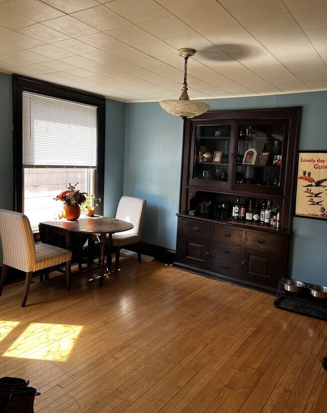 Building Photo - 1579 N Warren Ave