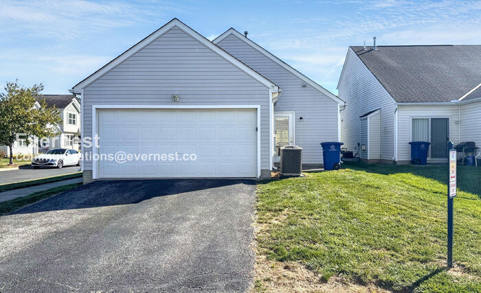 Building Photo - 5321 Miramar Dr
