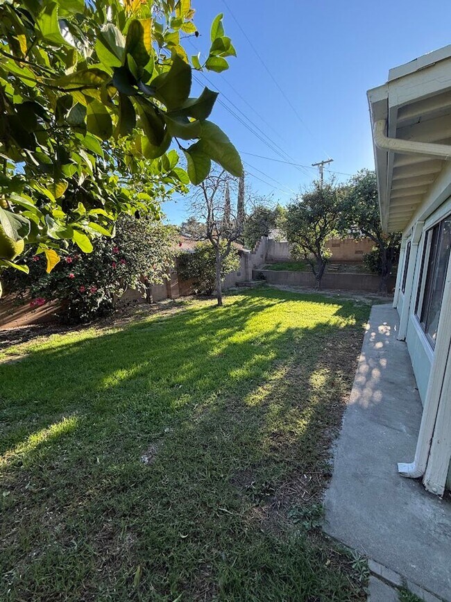 Building Photo - Beautiful 4 Bedroom, 2 Bathroom, Sylmar Home! Ready for Move-In!