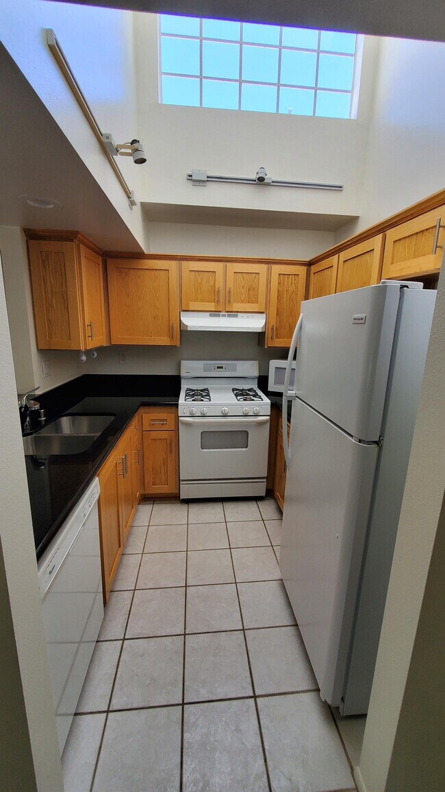 Building Photo - 24111 Del Monte Dr.