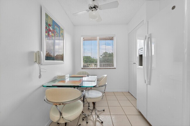 Building Photo - 14095 Royal Vista Dr