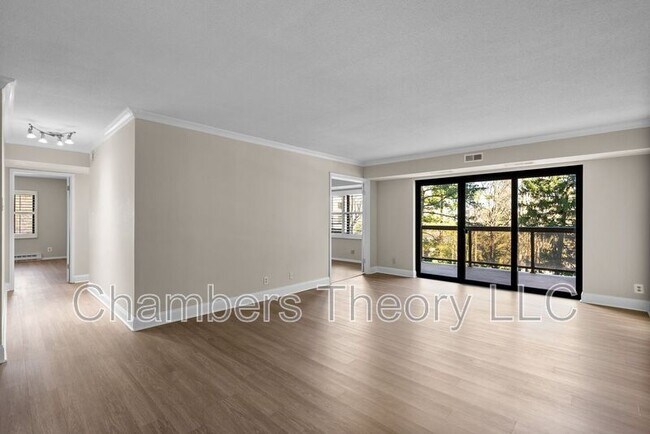 Building Photo - 309 Yoakum Pkwy