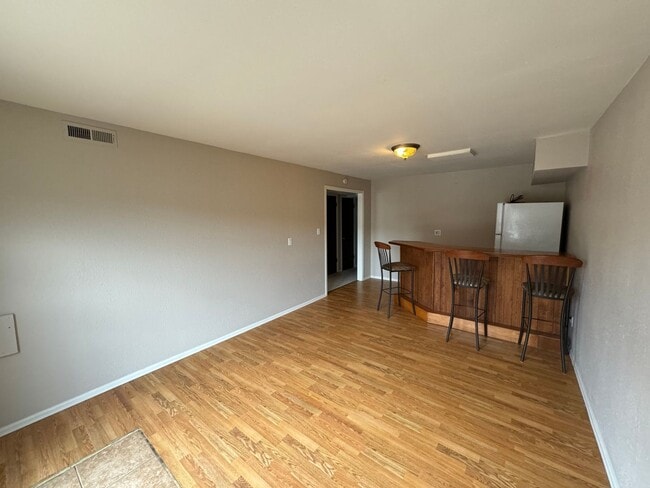 Building Photo - 2 bed, 2 office, 2 bath Townhouse