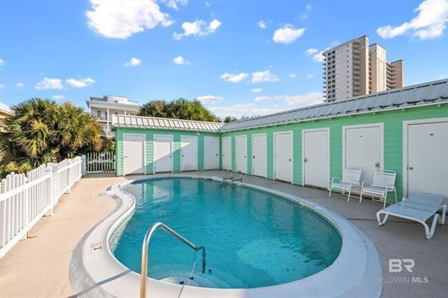 Building Photo - 979 W Lagoon Ave