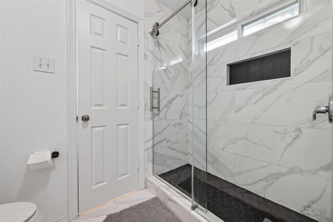 Building Photo - 66 S Longsford Cir