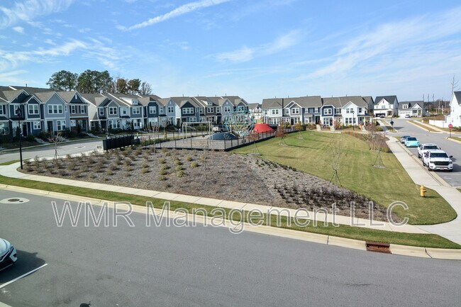 Building Photo - 145 Noble Deer Way