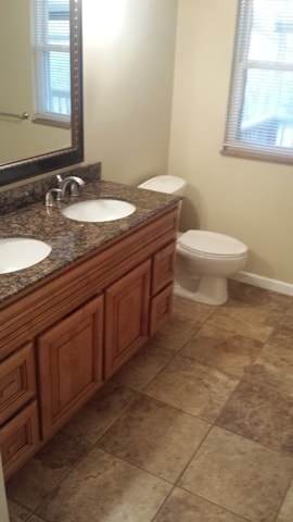 Building Photo - Large 2 Story Home 2540 SFT 3 Bed 2 Bath Home