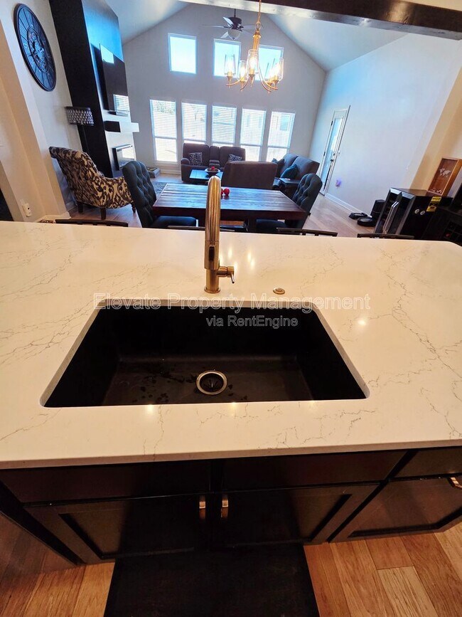 Building Photo - 1101 Sawmill Rd