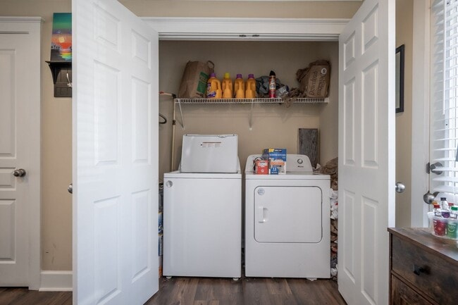 Building Photo - Woodlands Unit 237 - Available NOW