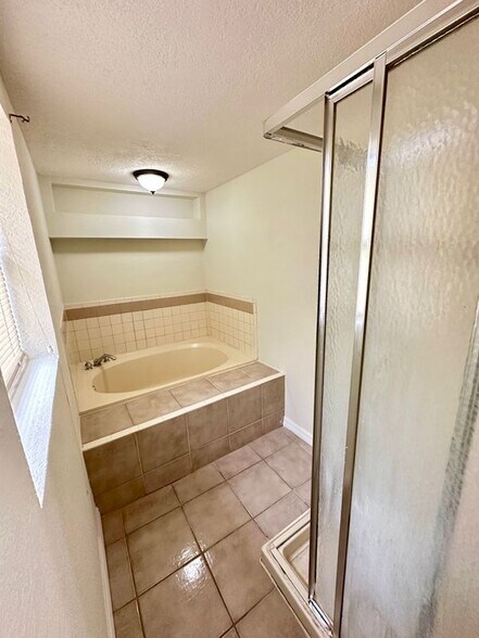 Building Photo - 413 Krueger St