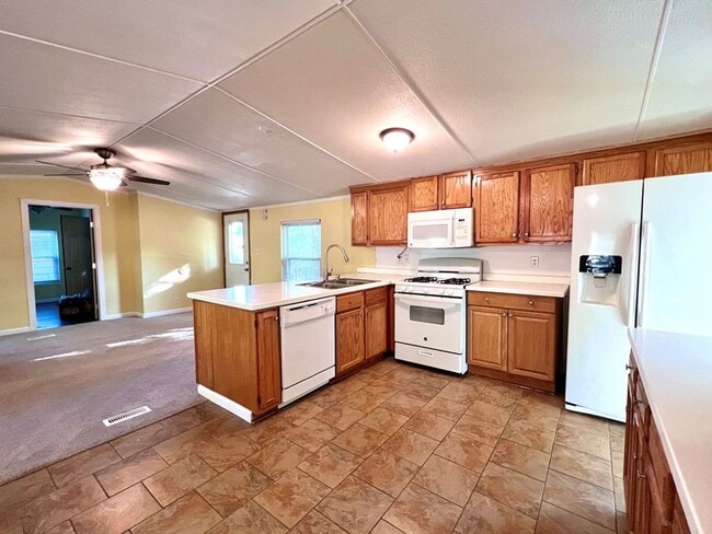 Building Photo - 2 Bedroom On Nicely Sized Lot