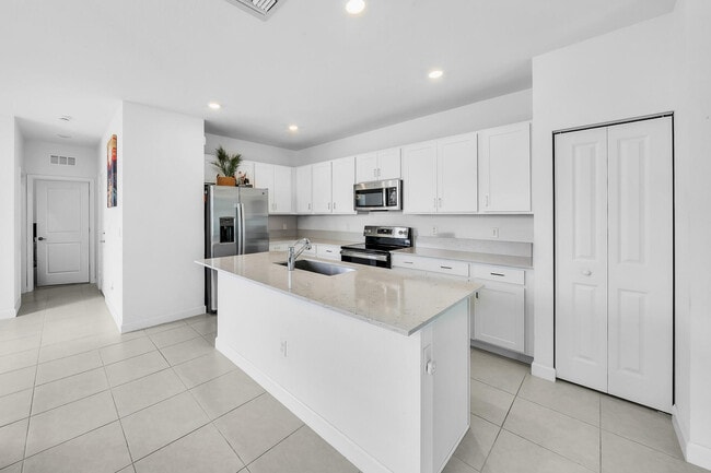 Building Photo - 235 SE Woodbark St