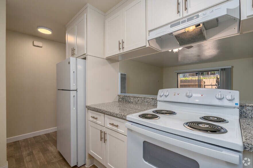 2BR, 1BA - 950 SF - Kitchen - Sierra Gardens