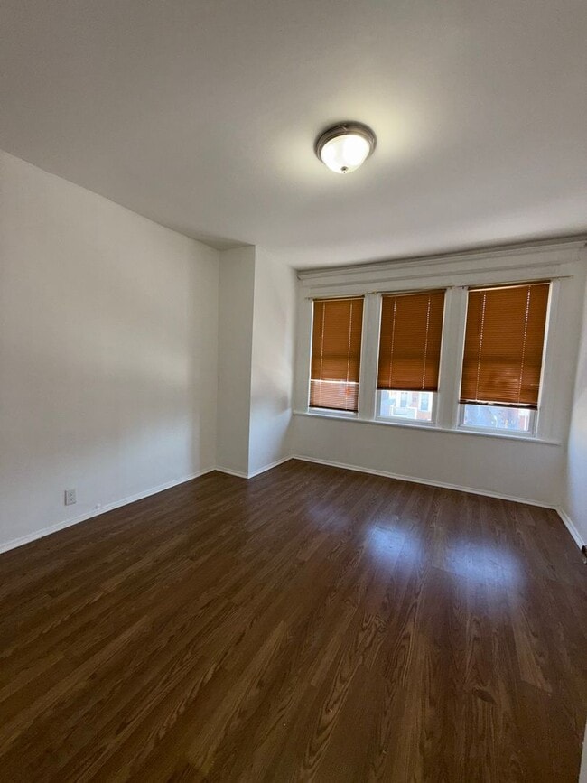 Building Photo - Amazing 3 beds 1bath FULLY ELECTRIC HOUSE