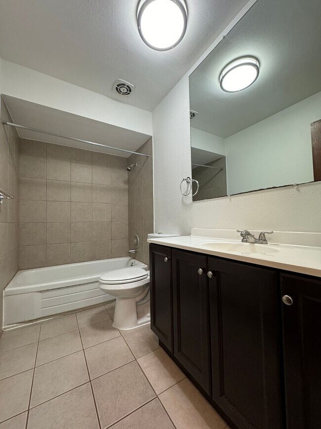 Building Photo - Reed Neighborhood Gem~ Great Natural Light~ Fenced Front Patio~ Onsite Laundry~ Off Street parkin...