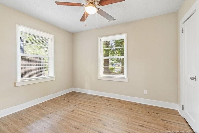 Building Photo - 223 W Cir Ct.