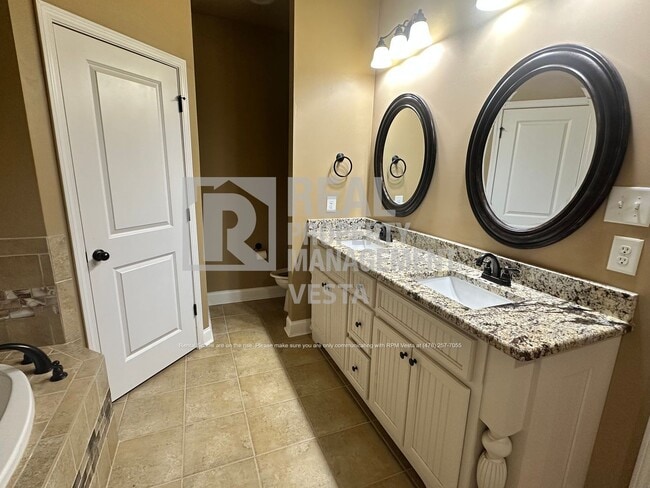 Building Photo - 307 Amber Dr