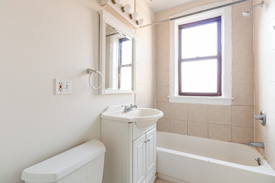 Building Photo - 1255 W Henderson St