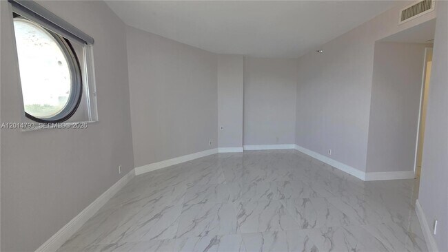 Building Photo - 3610 Yacht Club Dr