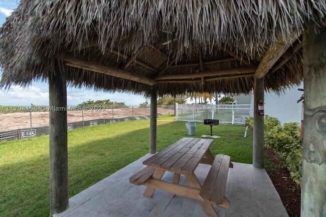 Building Photo - 5601 Collins Ave