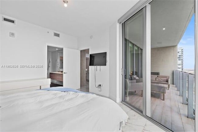 Building Photo - 2900 NE 7th Ave