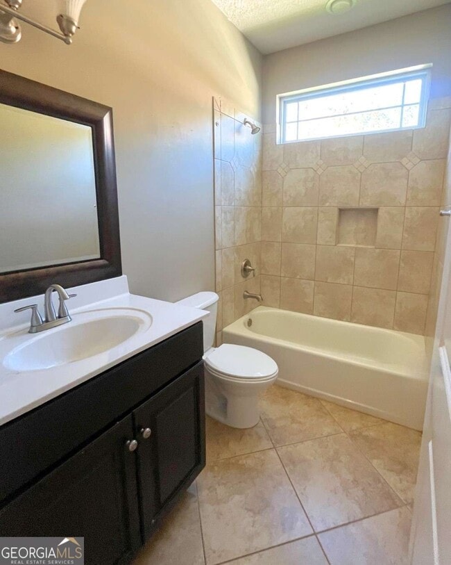 Building Photo - 242 Waters Edge Dr