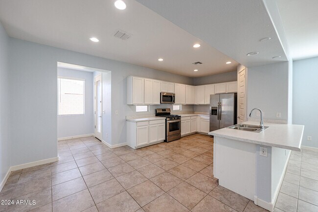 Building Photo - 16382 W Questa Dr