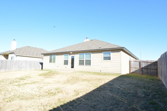 Building Photo - 7919 Woodbury Dr