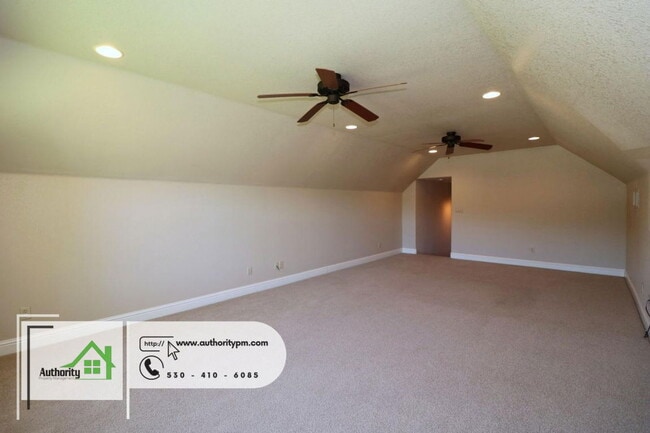 Building Photo - 4750 Pheasant Dr