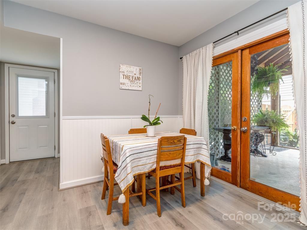 Building Photo - 8715 Parkchester Dr