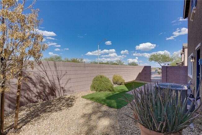 Building Photo - 10068 Emerald Edgewater Ct