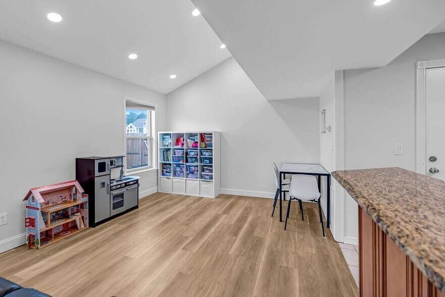 Building Photo - 6 Cattail Dr