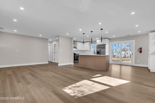 Building Photo - 170 Station Rd