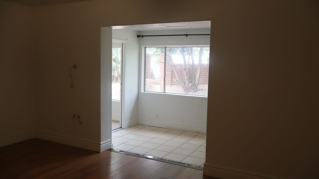 Building Photo - 1810 Town and Country Dr