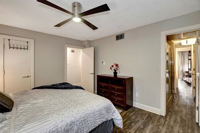 Building Photo - 12900 Walden Rd