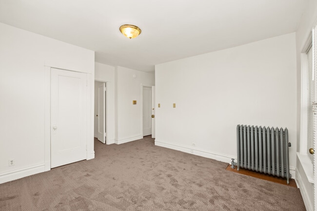 Building Photo - 6144 S Indiana Ave