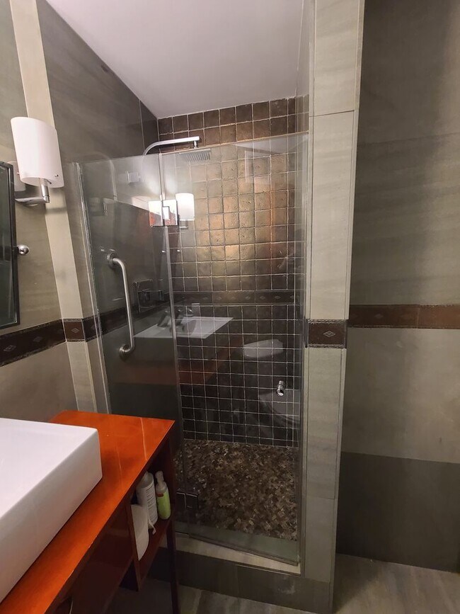 Building Photo - Seasons Condominium