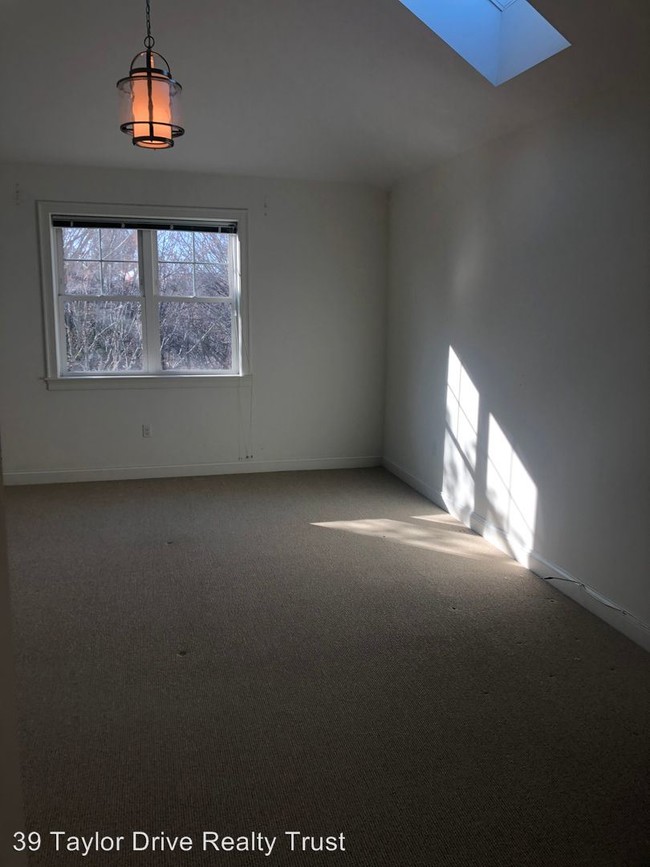 Building Photo - 39 Taylor Dr